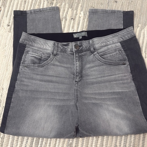 Wit & Wisdom Ab'Solution Stretch Skinny Crop Jeans - Picture 6 of 9